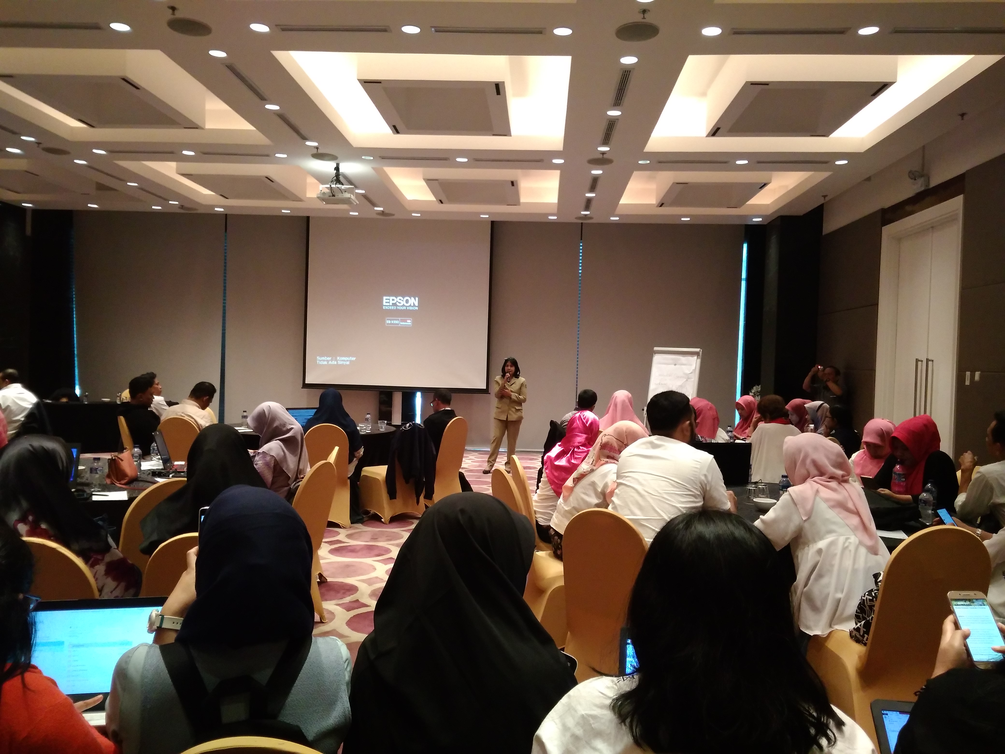 Sosialisasi dan Pelatihan Aplikasi si Mona Cantik untuk Layanan di DKI Jakarta